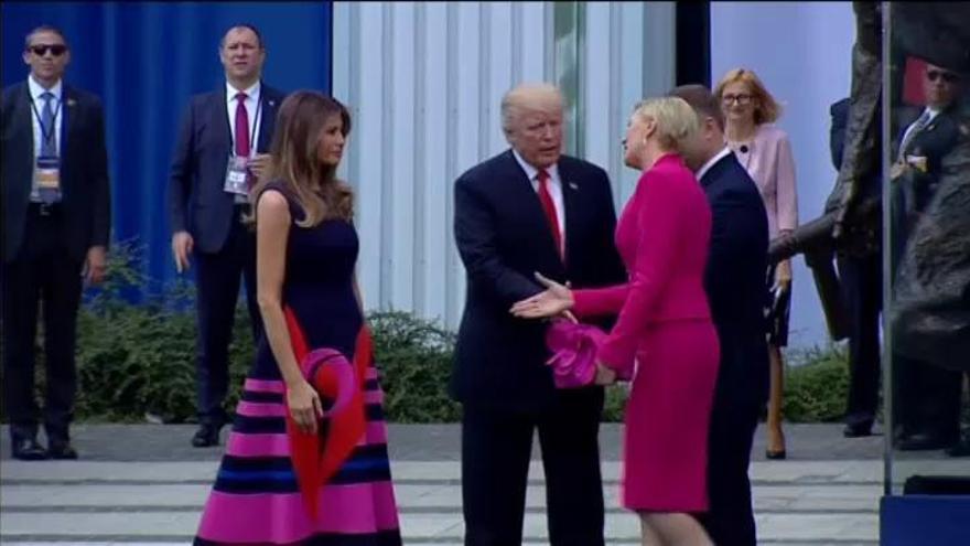 La primera dama de Polonia 'esquiva' la mano de Trump