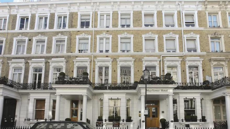 Fachada del hotel Mayflower, en Londres, donde falleció el joven mallorquín el pasado lunes.