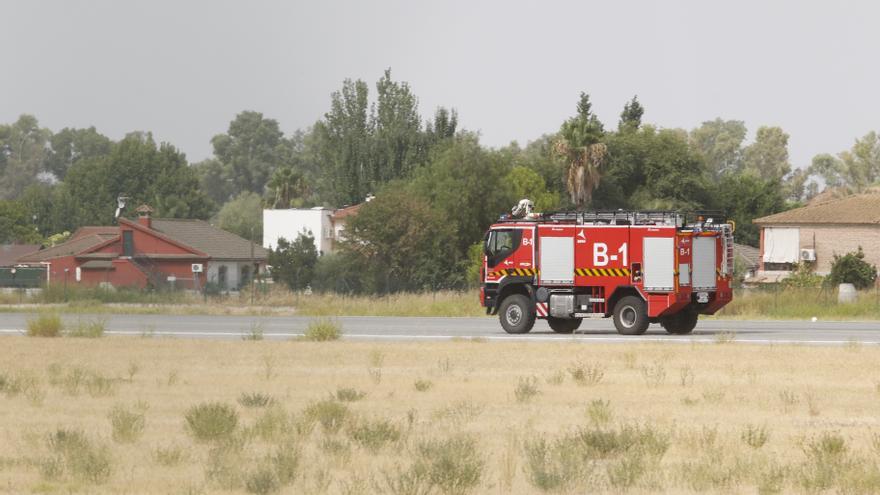 Un incendio de pastos junto a las instalaciones del Fontanar afecta a un asentamiento rumano