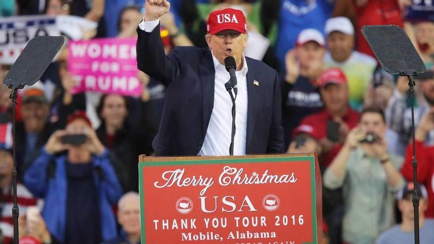 Trump pronuncia en Mobile (Alabama), donde comenzó su campaña, el último discurso de su gira de agradecimiento a sus votantes.