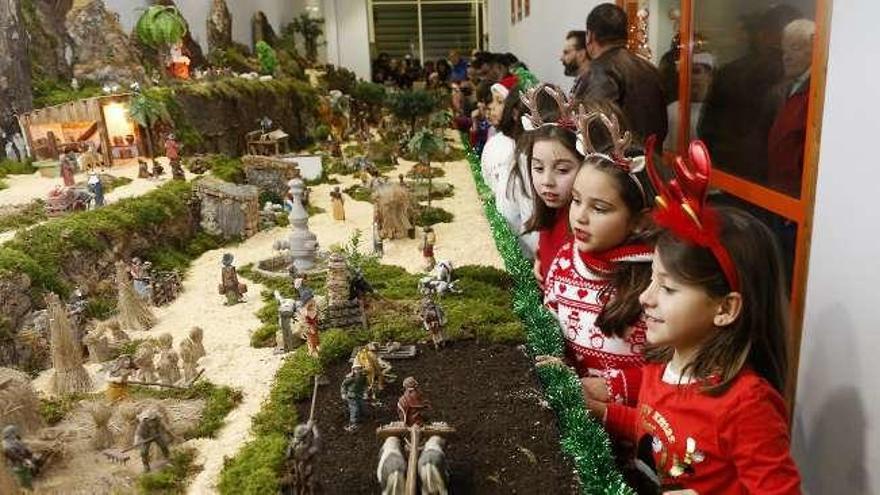 Luces y belén congregan a cientos de personas en Baiona y Gondomar