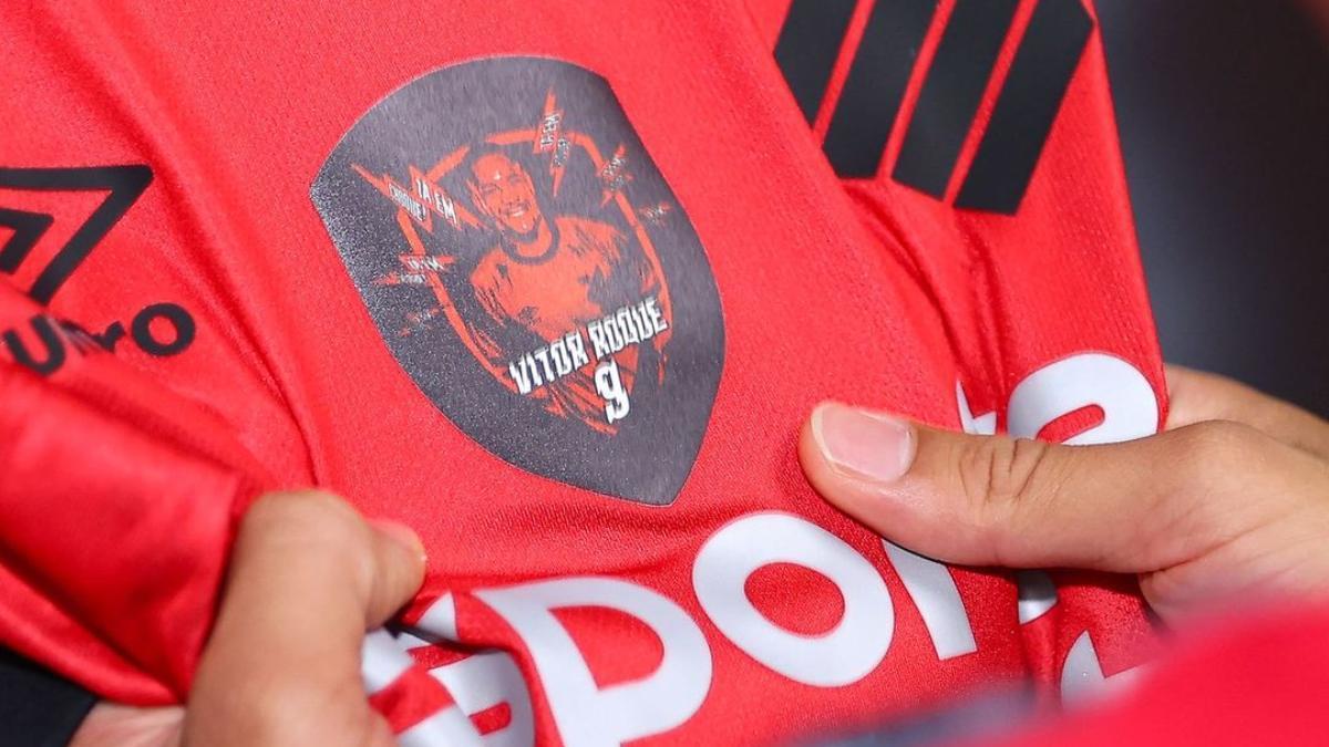 La camiseta conmemorativa de Vitor Roque