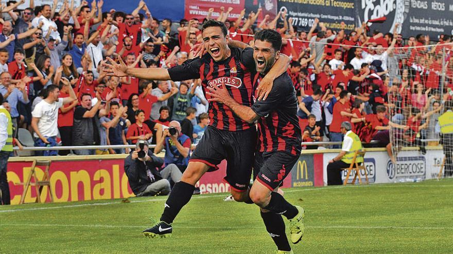 Los jugadores del Reus celebran un gol en el play-off de ascenso de la temporada pasada.