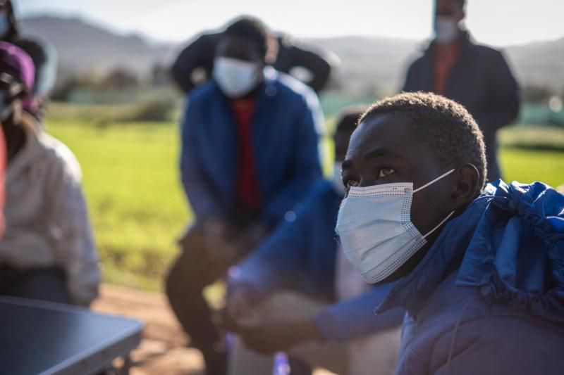 Voluntarias de Educación ayudan a migrantes en Las Raíces