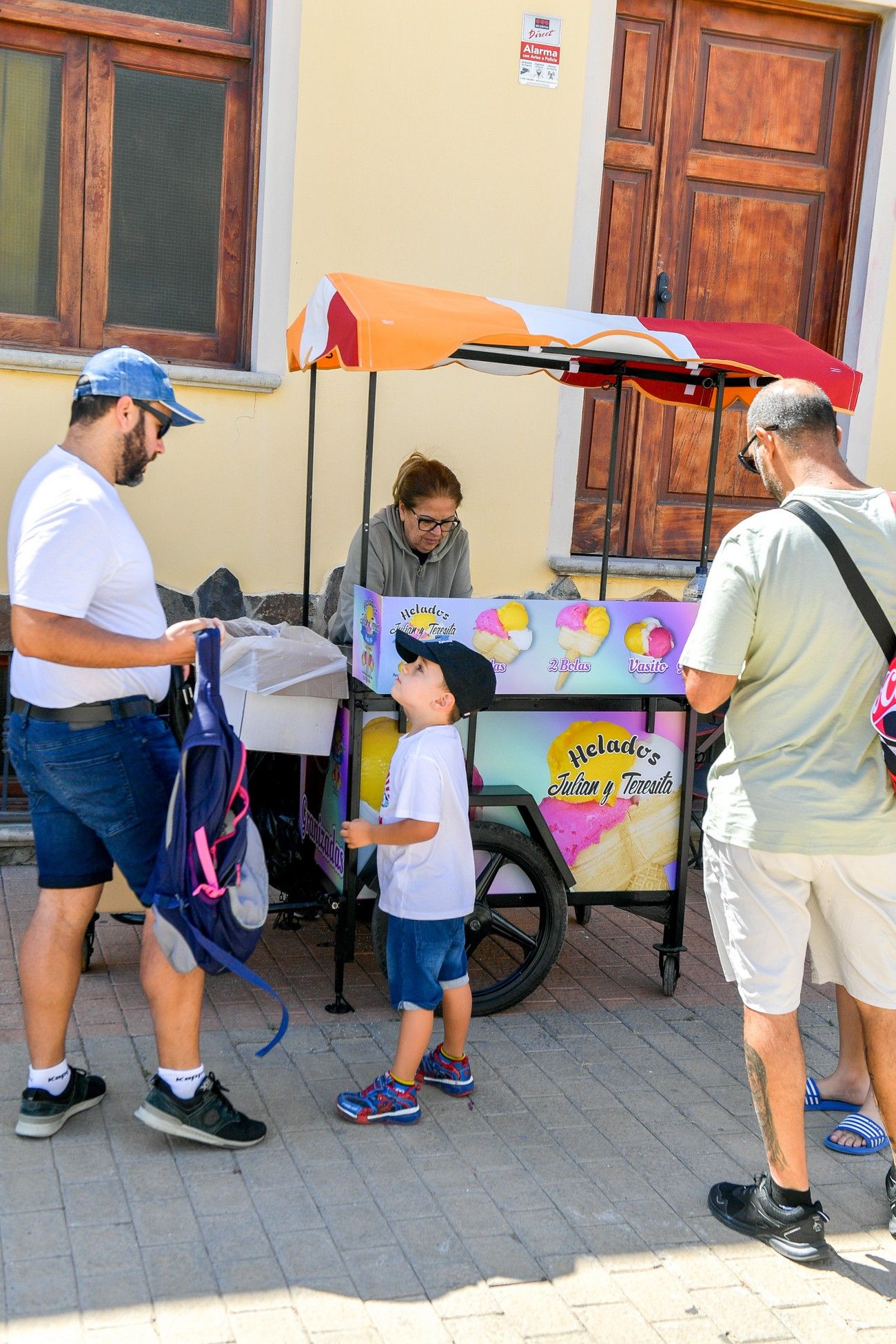 Las chácaras y tambores llenan las calles de Gran Canaria de norte a sur por el Día de Canarias