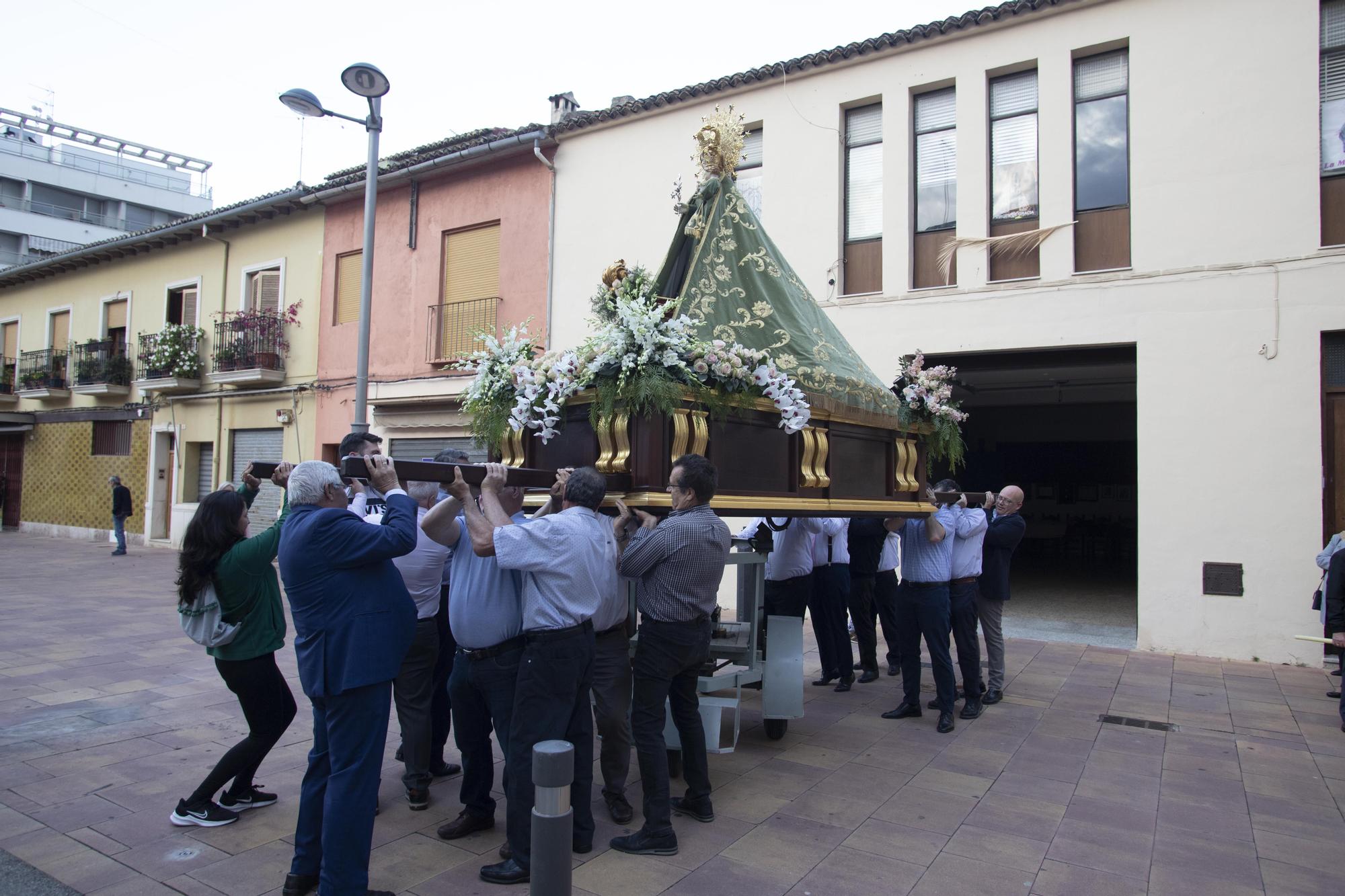 La procesión de la Mare de Déu de Gràcia, el día de las elecciones, en Gandia.