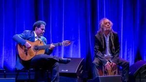 El guitarrista Niño Josele y el percusionista Rubem Dantas, que formaron parte en su día de la troupe de Paco de Lucía, durante la gala homenaje en el Carnegie Hall de Nueva York.