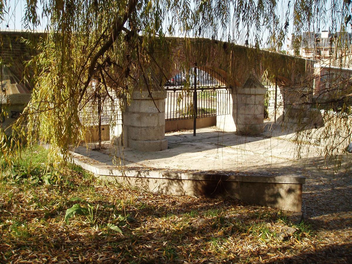 El arroyo de Meaques en el barrio de Campamento en Latina es colindante con Pozuelo de Alarcón