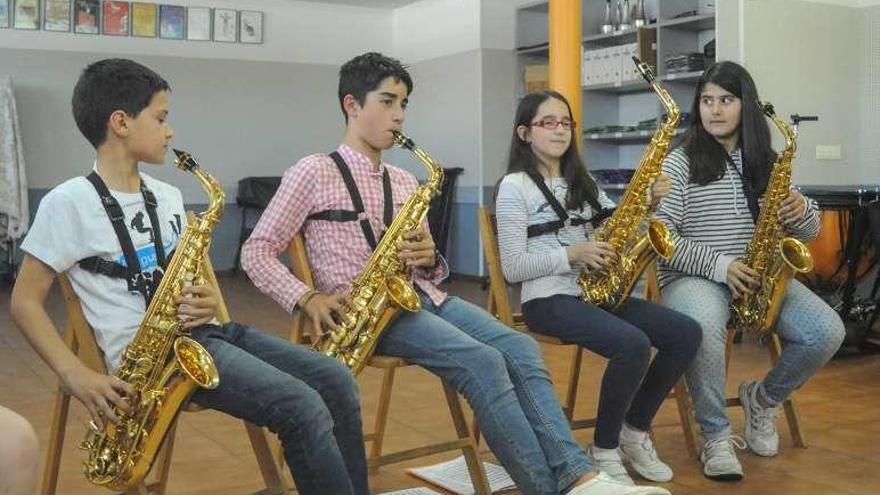 Alumnos de la Escuela de Música de Meaño. // Iñaki Abella