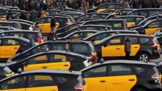 Los taxistas de Barcelona exigen un mayor aumento de las tarifas