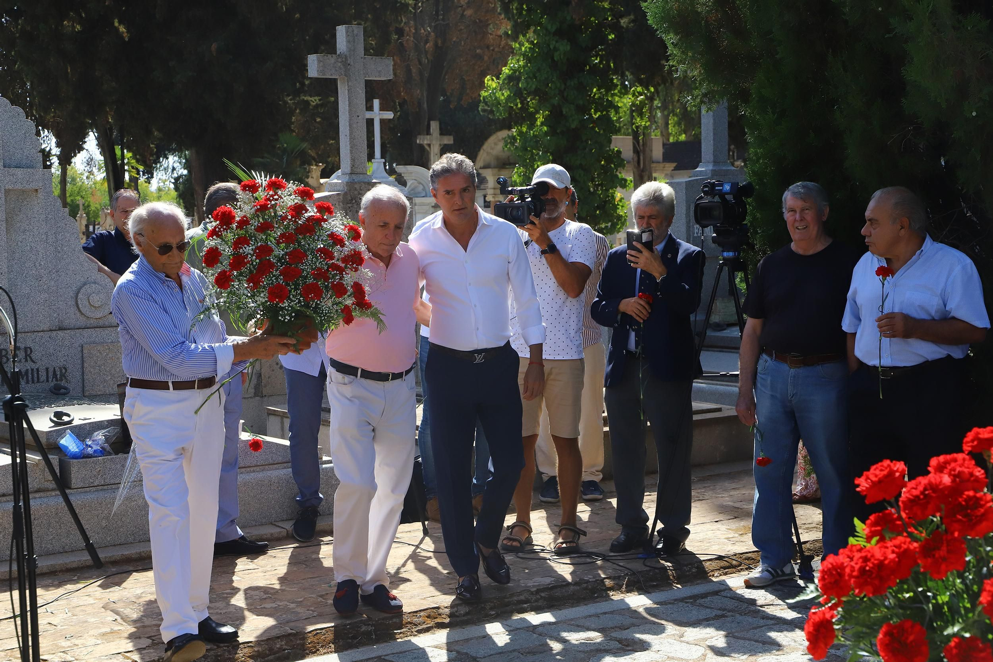 Ofrenda floral en el 75 aniversario de la muerte de Manolete