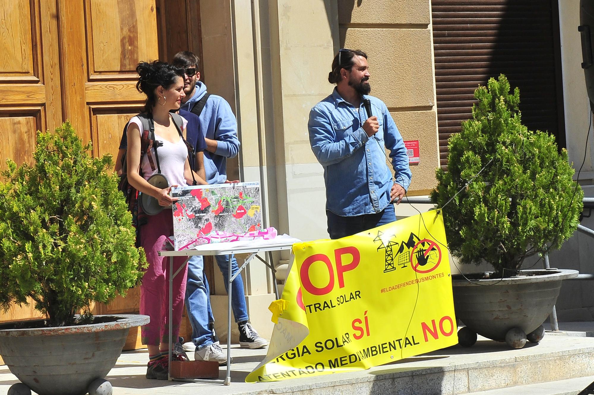 Manifestación contra las plantas solares en Elda