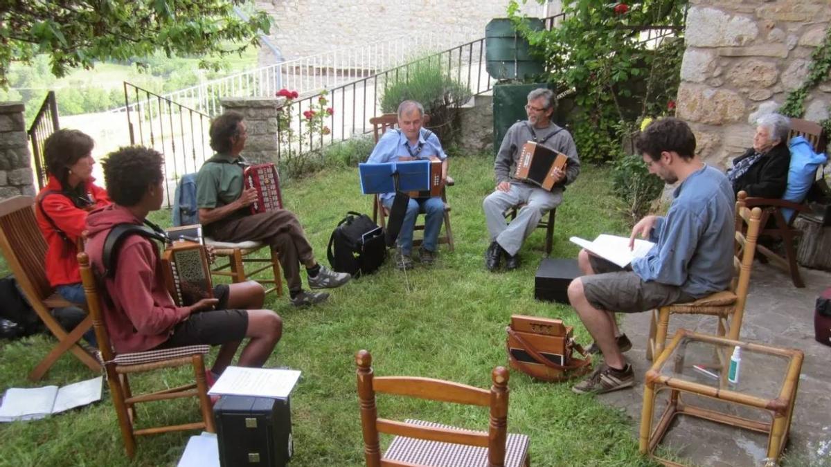 Un taller en una edició anterior de la Trobada d'Acordionistes de Maçaners