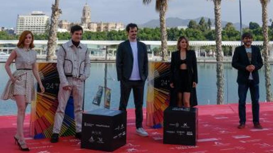 Ana Polvorosa, Pol Monen, Hugo Martín Cuervo, Andrea Duro y Salva Reina, en el photocall del Muelle Uno.