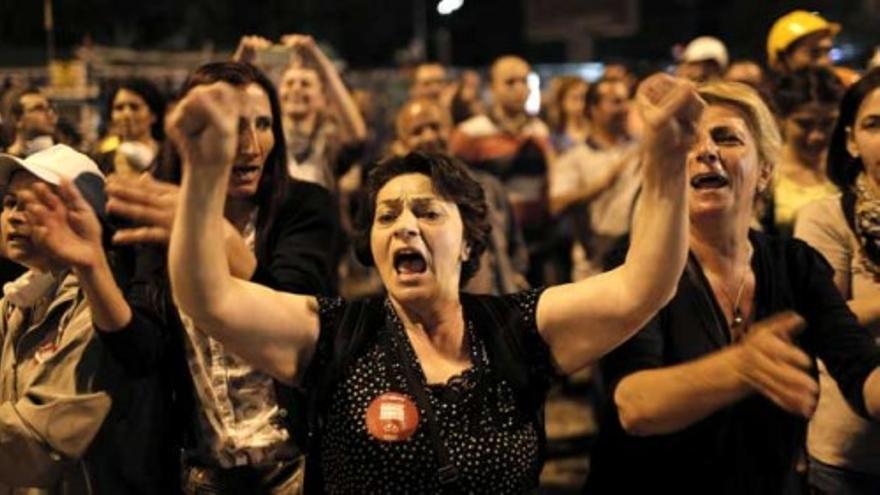 Miles de indignados desafían al Gobierno turco y vuelven a salir a las calles