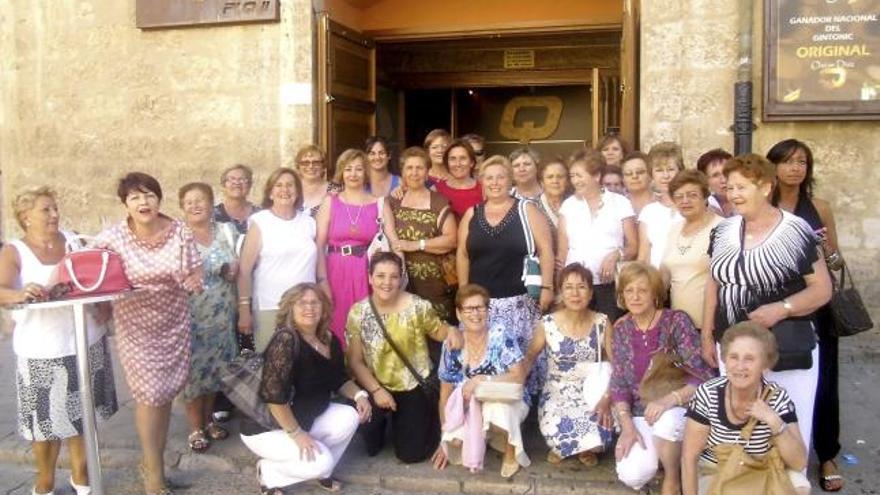 Mujeres pertenecientes a las águedas de Valdefinjas durante su estancia en Toro.