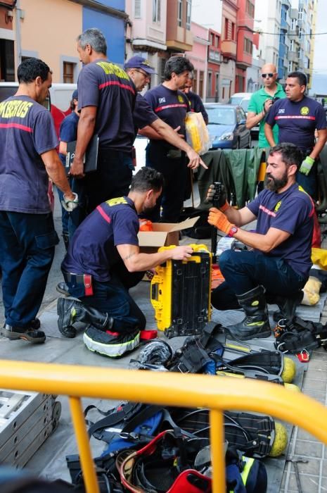 Efectivos de los Bomberos de Las Palmas de Gran ...