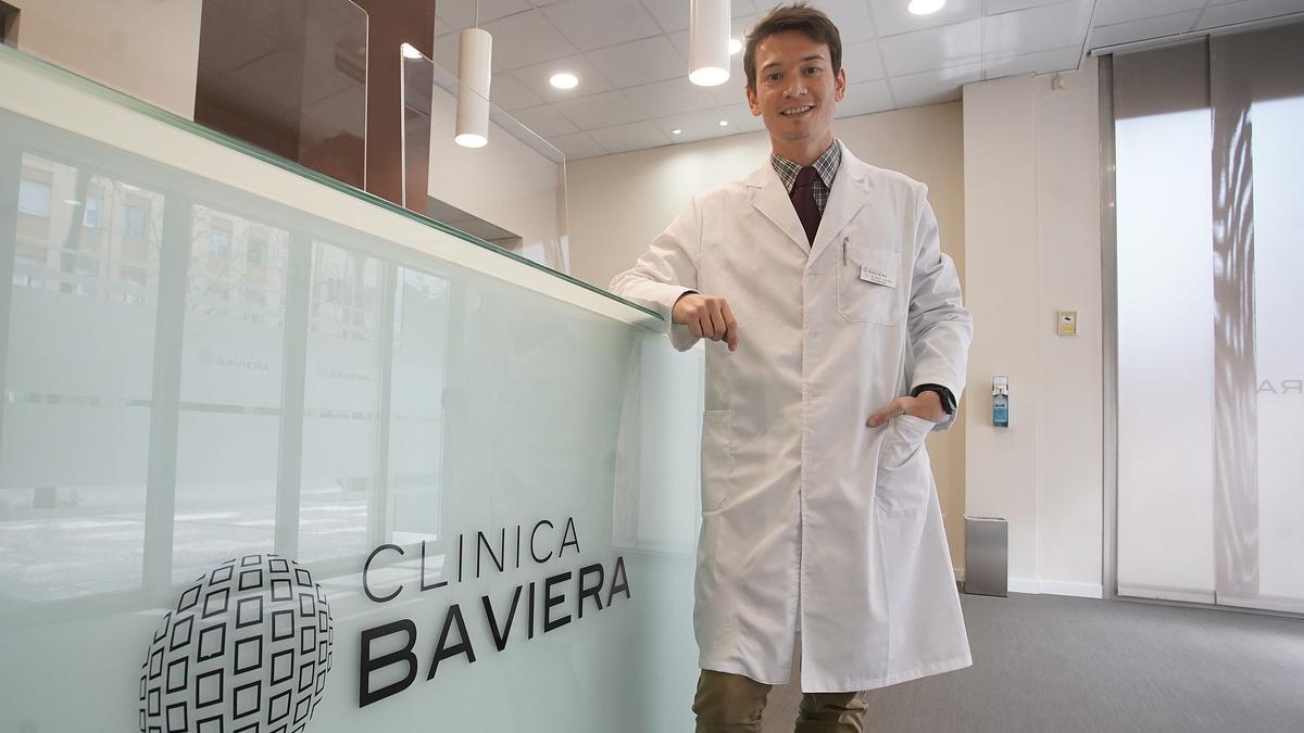 El doctor Guillem Alonso, a la Clínica Baviera que el 2011 va obrir les portes al carrer Emili Grahit 75 de Girona.