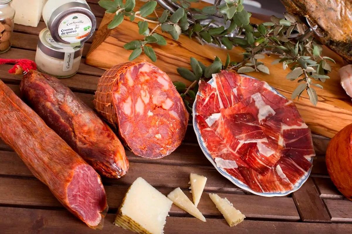 Caña de lomo ibérica,lomito, morcón y jamon ibéricos en una mesa productos.