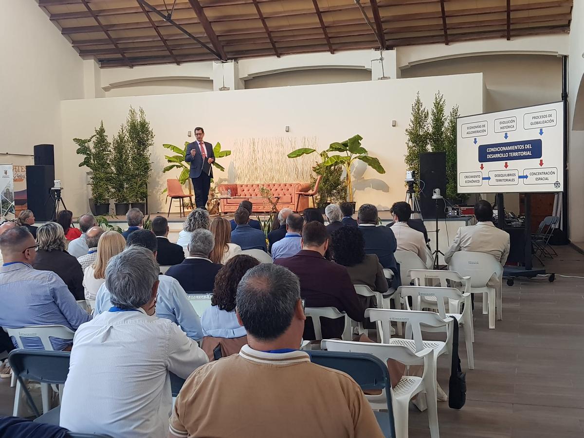 El vicerrector, Jorge Hermosilla, en la charla inaugural.