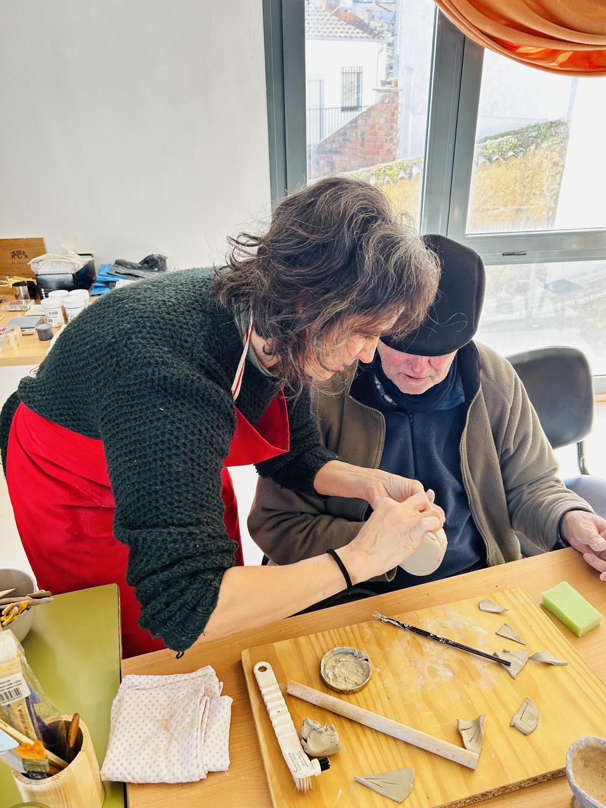 Taller cerámica, uno de los que se hacen desde Dehesa de las Artes.