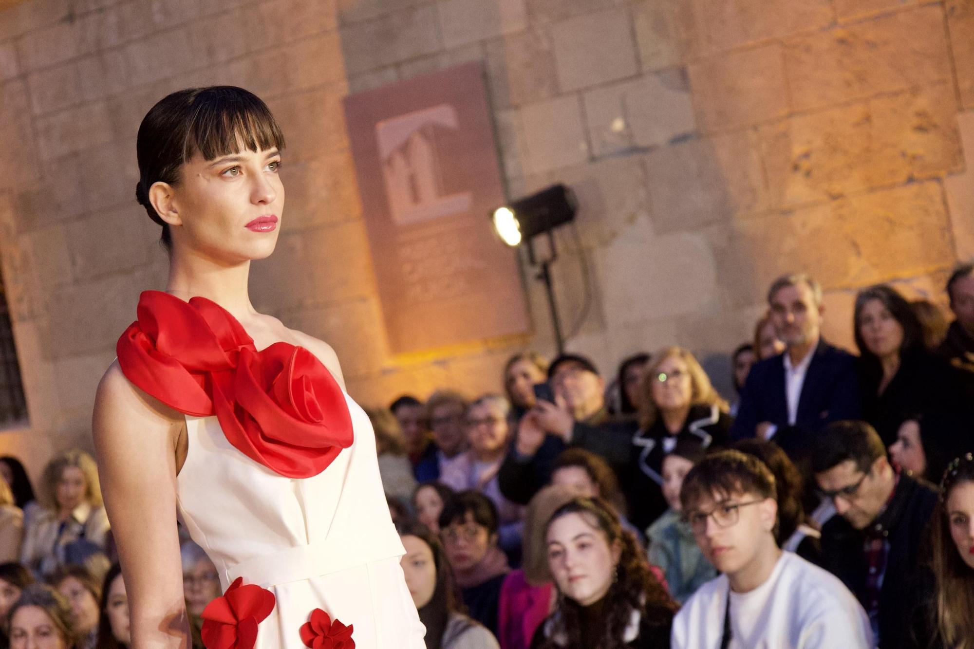 Así ha sido el desfile de Silvia Navarro en la Plaza de la Cruz de Murcia