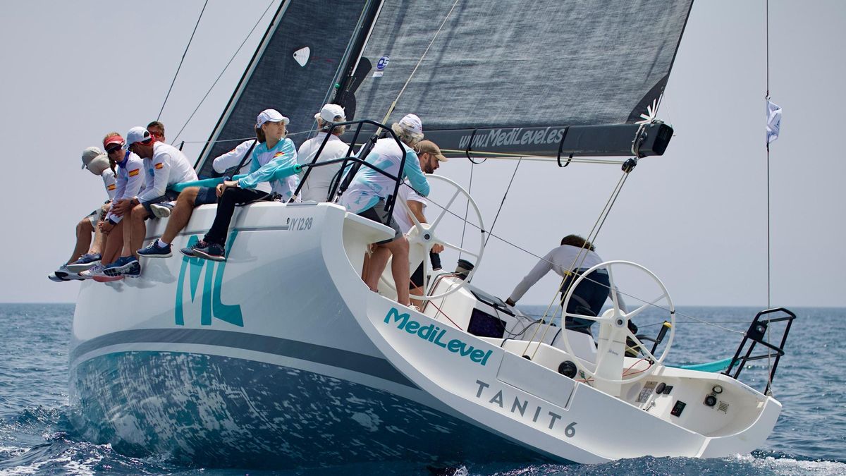 Tanit 6 Medilevel fue una de las embarcaciones líderes del estreno de la Málaga Sailing Cup.