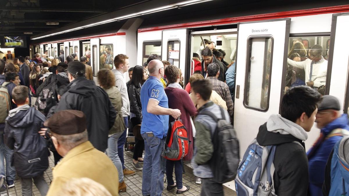 La estación de Plaça de Sants del metro de Barcelona.