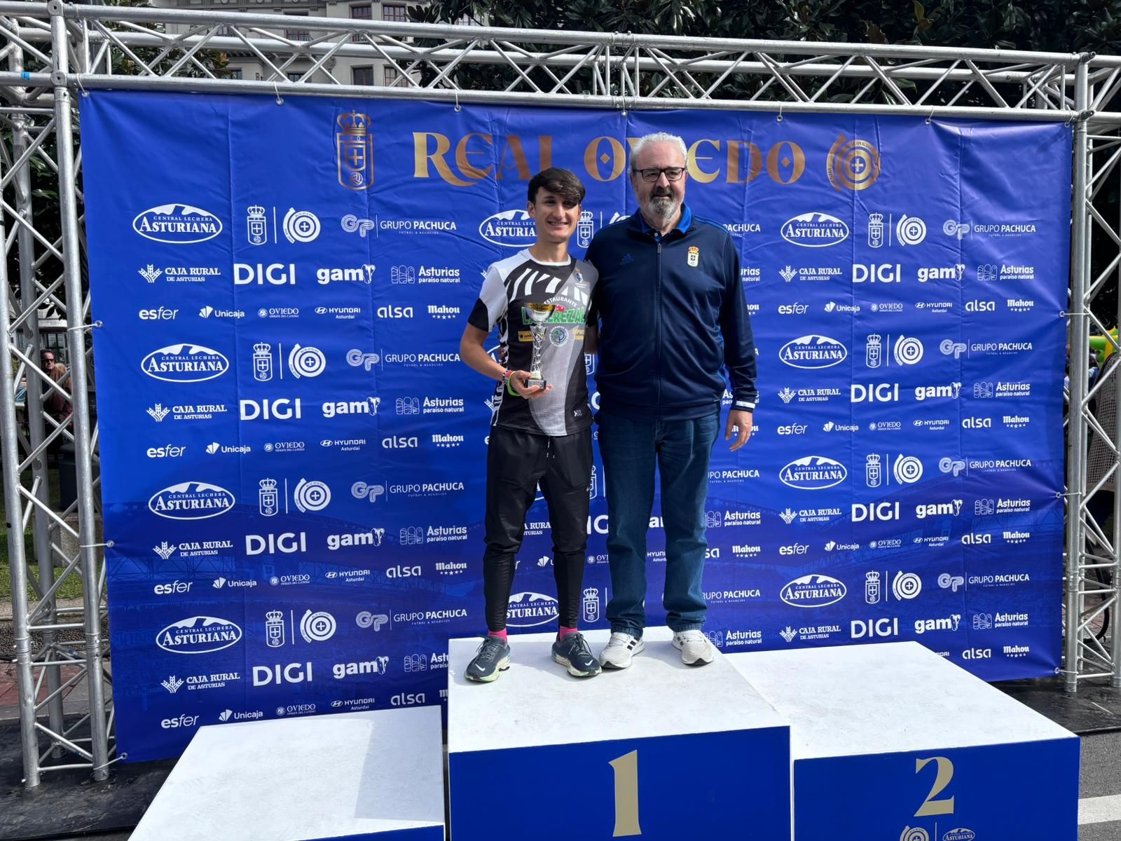 EN IMÁGENES: Así ha sido la carrera por el centenario del Real Oviedo