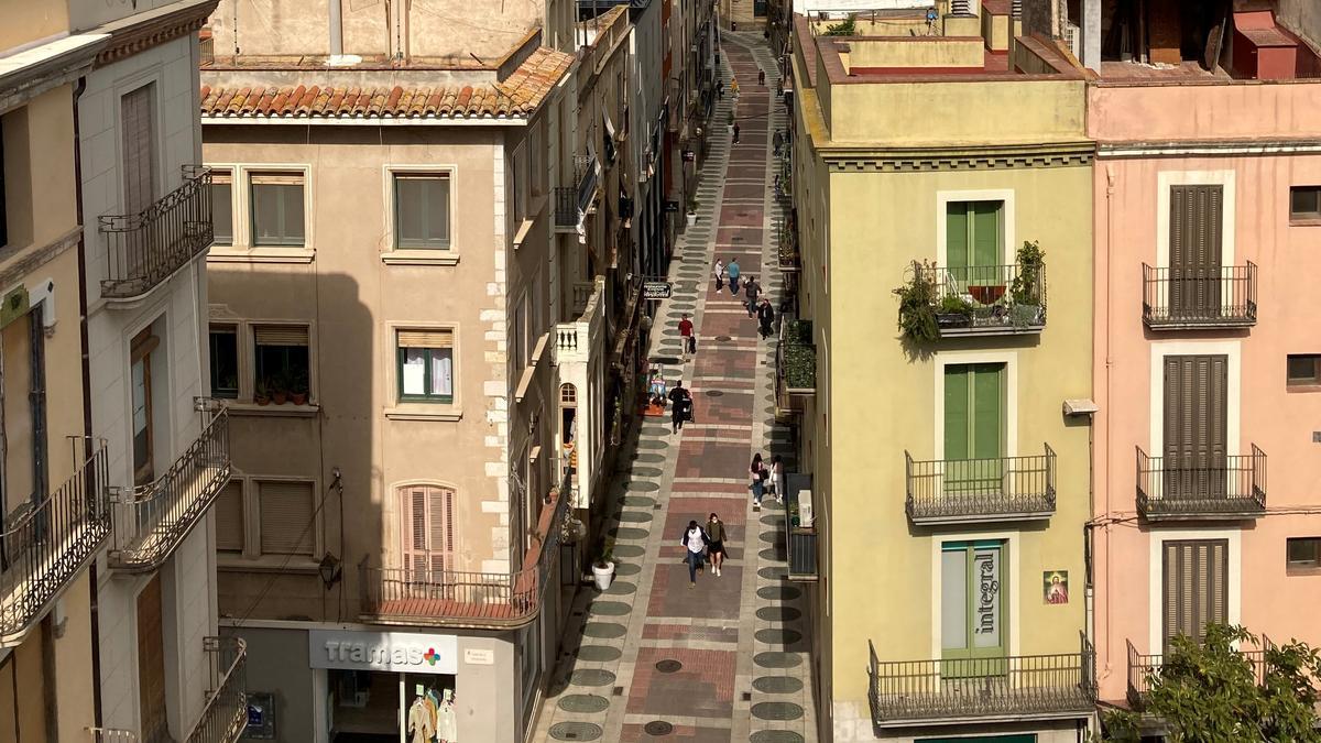 El carrer Peralada és una de les artèries comercials de Figueres
