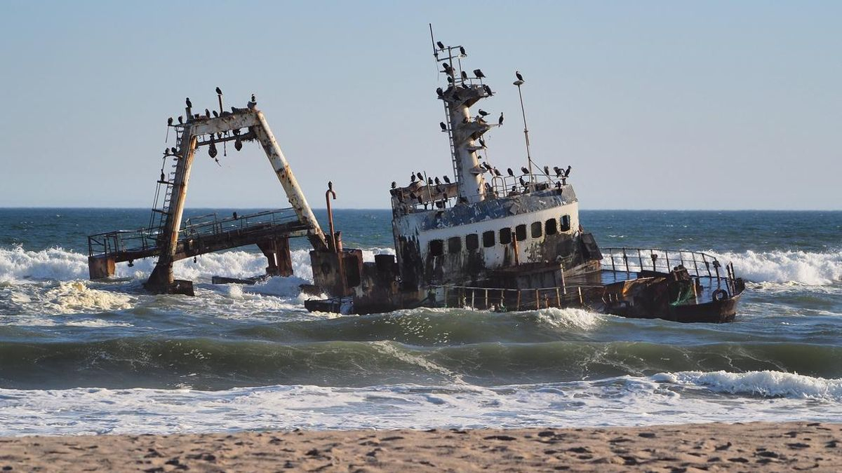 Decenas de barcos han quedado barados en sus arenales