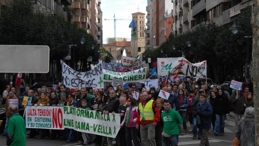 Manifestación contra la línea Sama-Velilla celebrada en León.