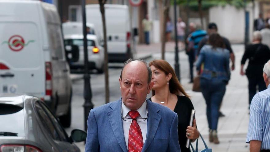 José María Tejero se sienta en el banquillo por una presunta estafa en la venta de un terreno