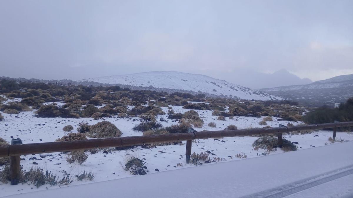 El Teide nevado en una fotografía de diciembre de 2024.