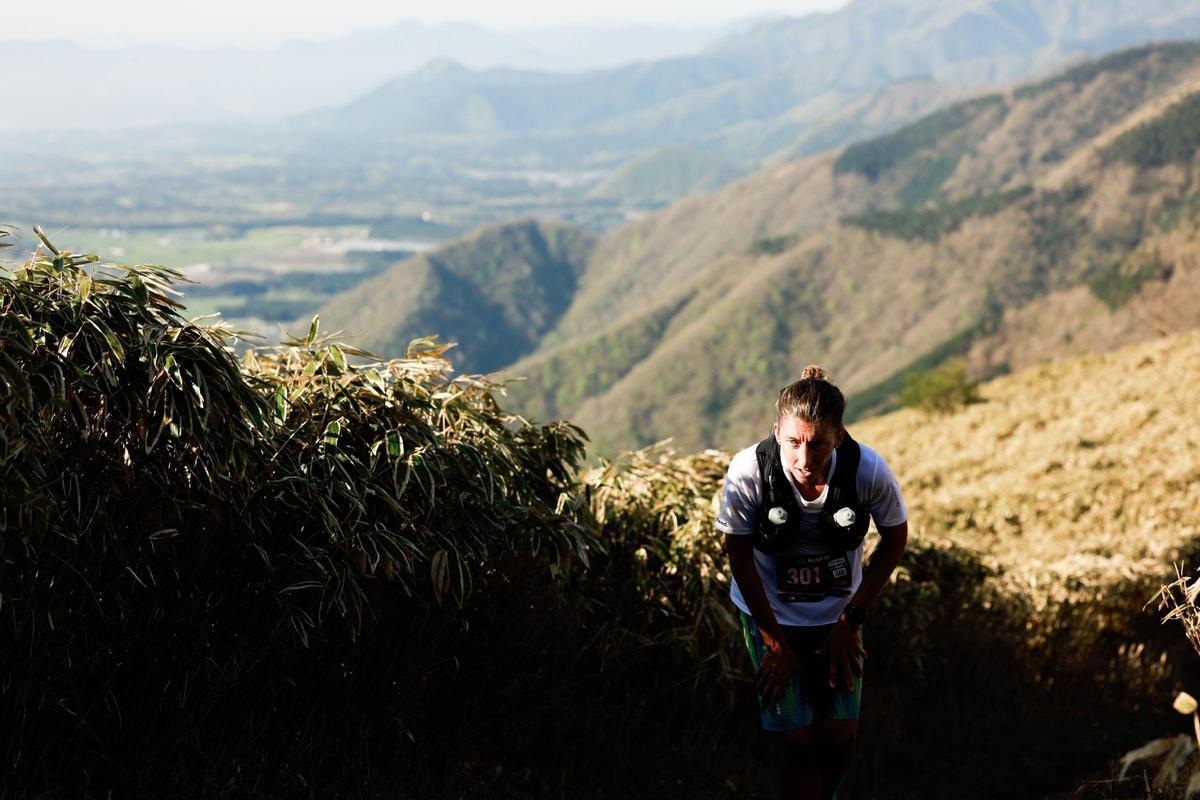 La corredora norteamericana Courtney Dauwalter durante el recorrido de la Transgrancanaria
