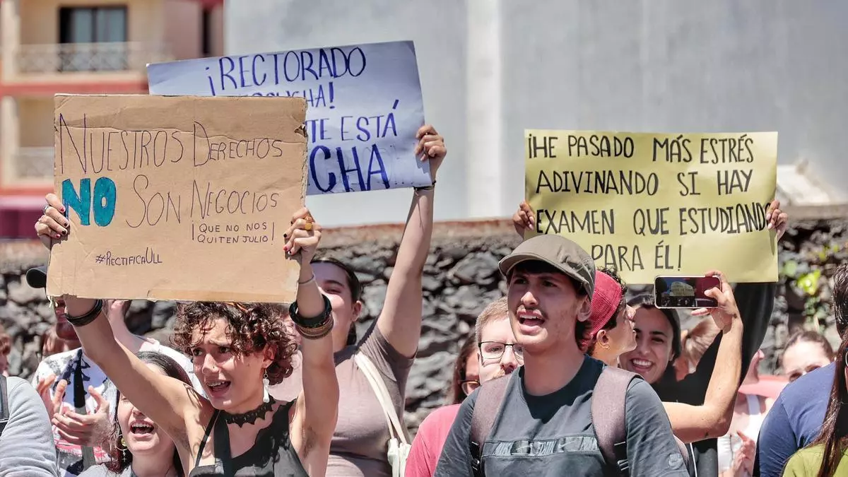 Los alumnos de la ULL, en pie de guerra por los exámenes de julio: "Esta lucha la vamos a ganar"