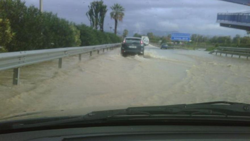 Imagen enviada por un lector que ilustra el estado de las carreteras tras las lluvias.