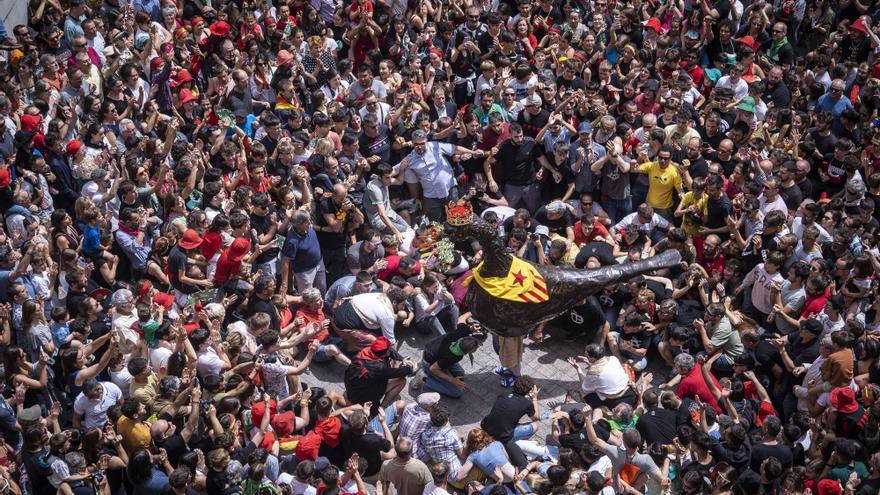 La Patum de Lluïment arrenca a Berga amb xiulets al socialista Salvador Illa