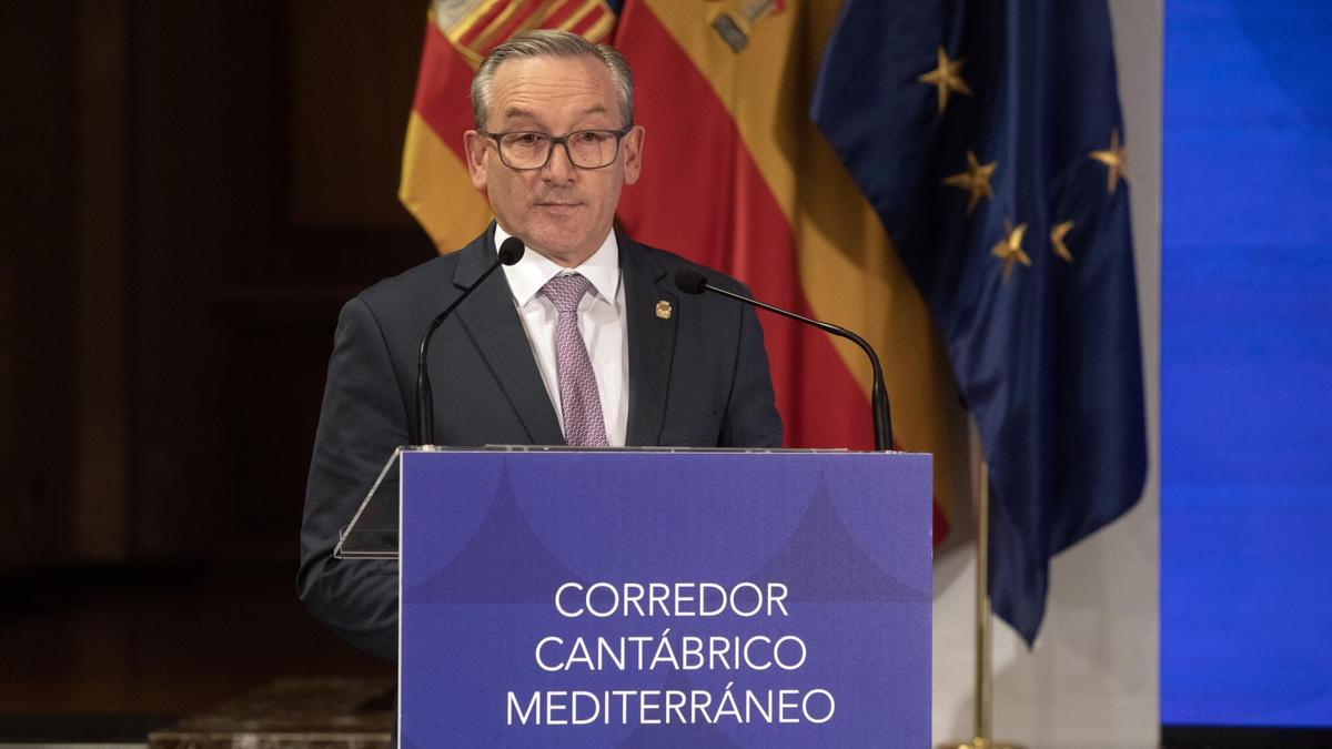 El presidente de la DPT, Joaquín Juste, este lunes en el foro de EL PERIÓDICO DE ARAGÓN sobre el Cantábrico-Mediterráneo.