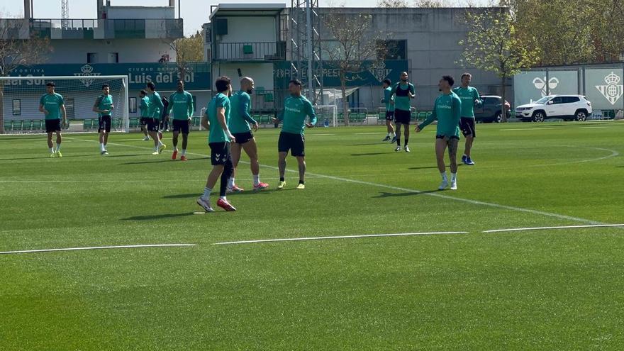 Vídeo | Natan regresa y Amrabat entrena con normalidad en la previa del Betis-Panathinaikos