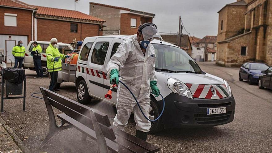 La Diputación de Zamora  mantiene activo su plan de desinfección, tras superar las 2.000 actuaciones