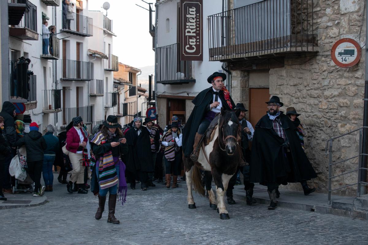 Más de 30 caballerías han participado hoy en el desfile de 'les grupes'.