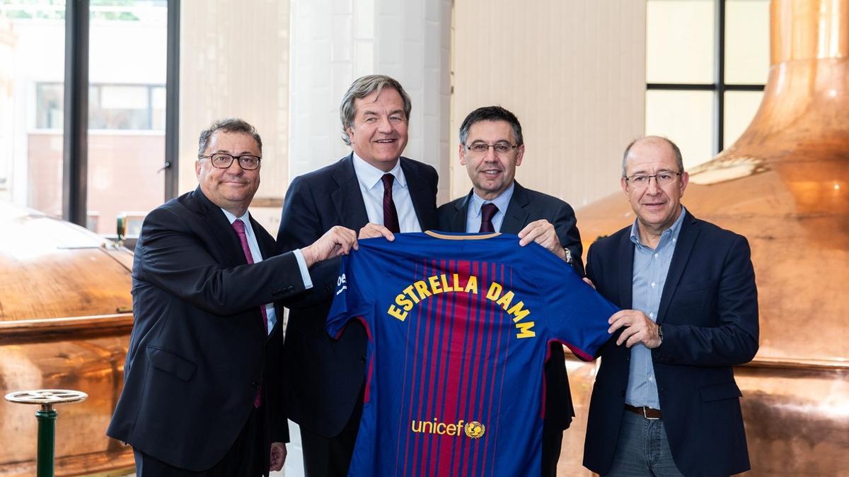 Acuerdo de patrocinio entre Estrella Damm y el FC Barcelona.