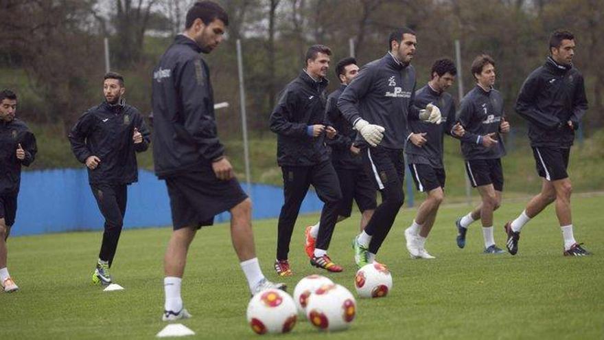 La plantilla del Oviedo se ejercita en El Requexón.