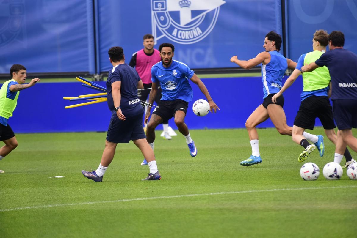 Primer entrenamiento de Aubameyang con el Deportivo Primer entrenamiento de Aubameyang con el Deportivo