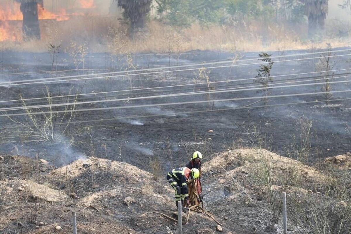 Gran incendio en la carretera del Aeropuerto