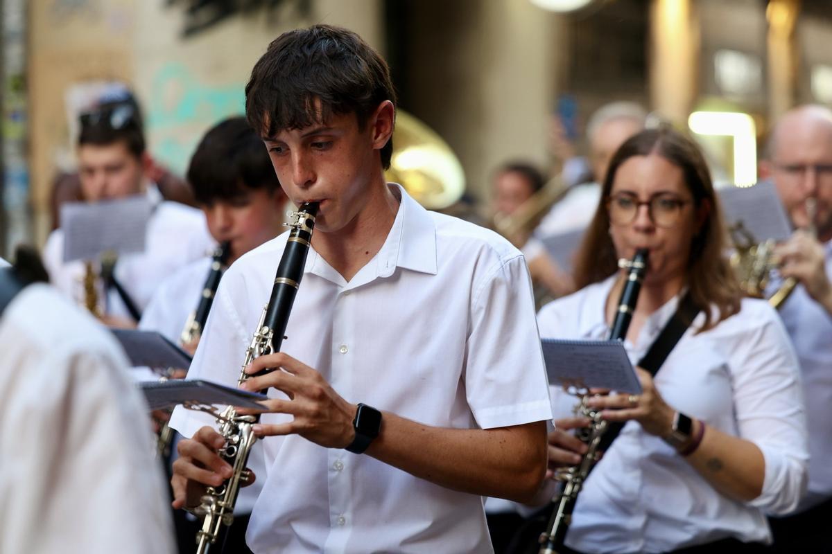 El barrio del Carmen saca en procesión a su patrona