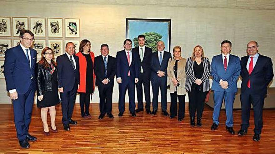 El presidente del PP de Castilla y León, Fernández Mañueco, junto a los presidentes provinciales, entre ellos el de Zamora, Jose María Barrios (tercero por la izquierda) y también la presidenta de la diputación de Zamora (segunda)