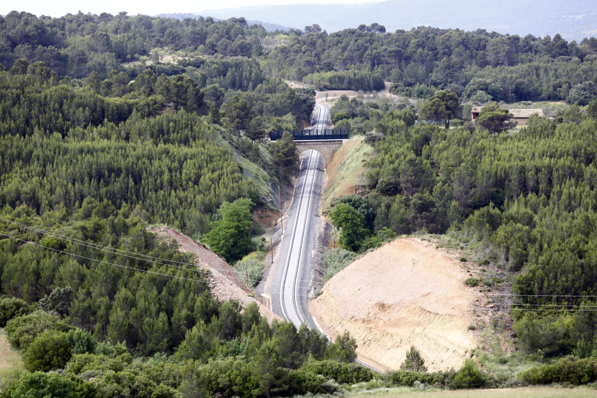 Últimos remates en las obras de la línea del Canfranero antes de su ansiada reapertura. 