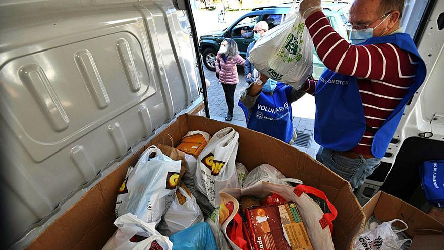 Una recogida de alimentos en Pontevedra el fin de semana.   | // GUSTAVO SANTOS